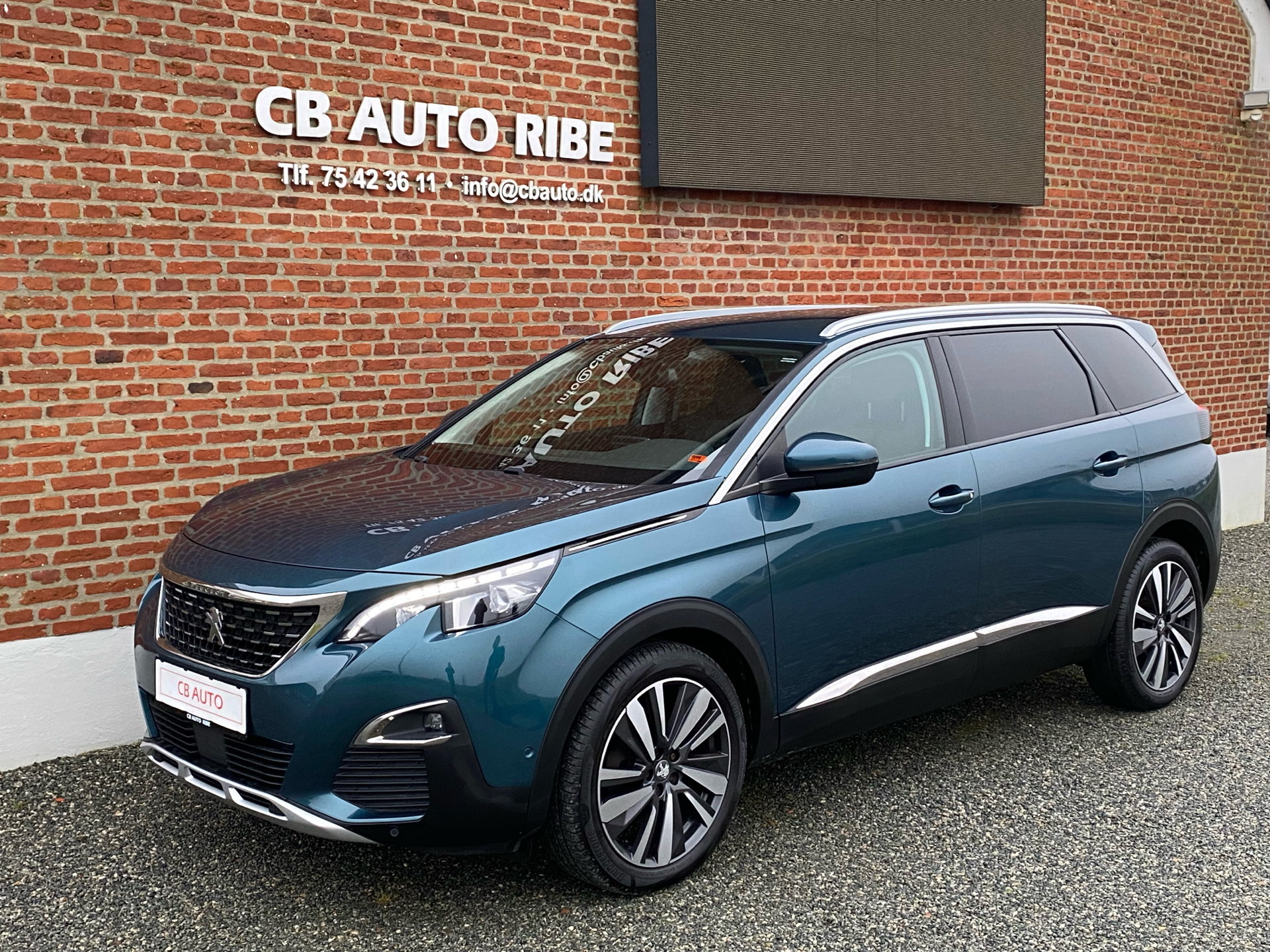 Grøn Peugeot 5008 fra 2019