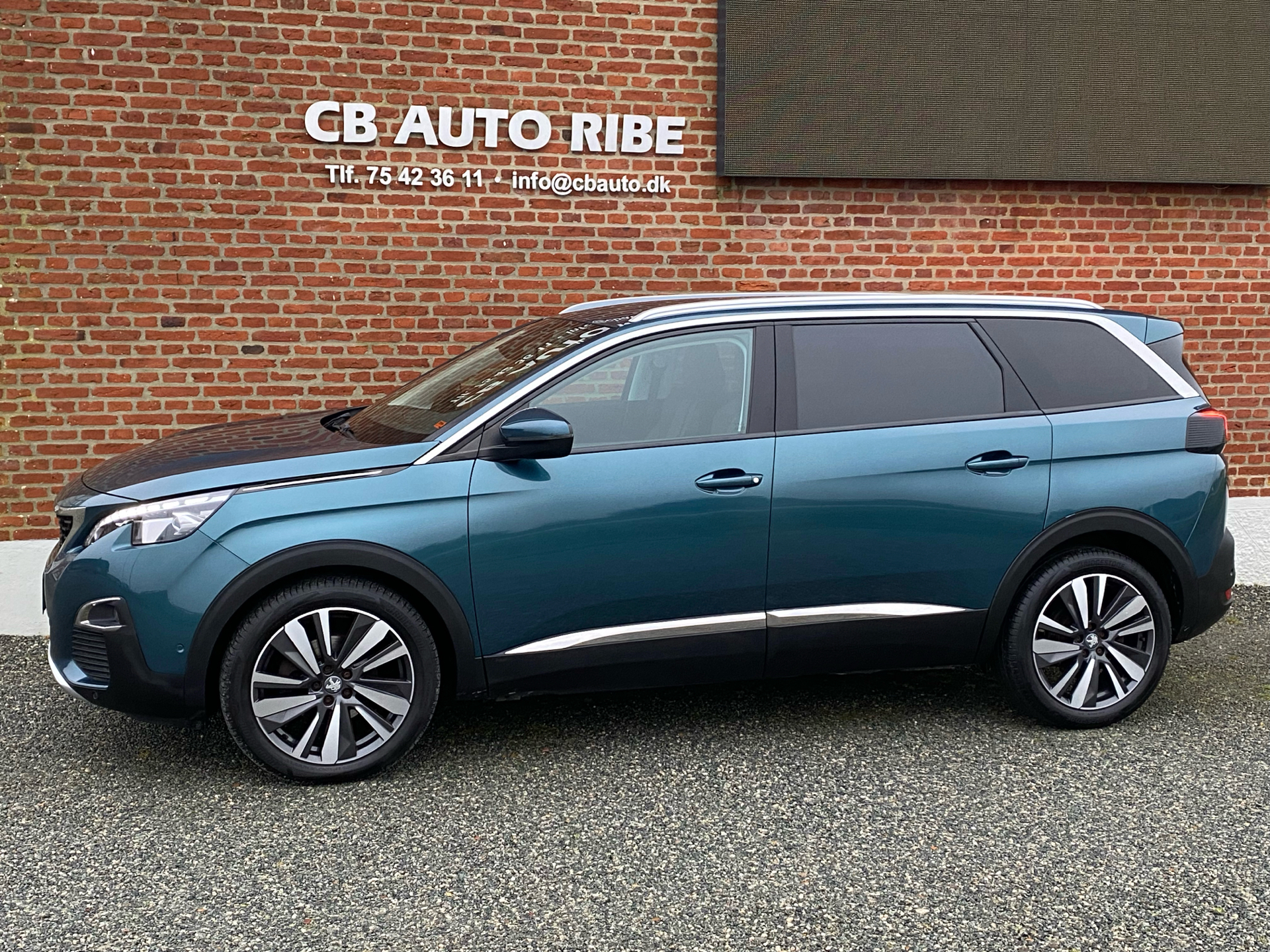 Grøn Peugeot 5008 fra 2019