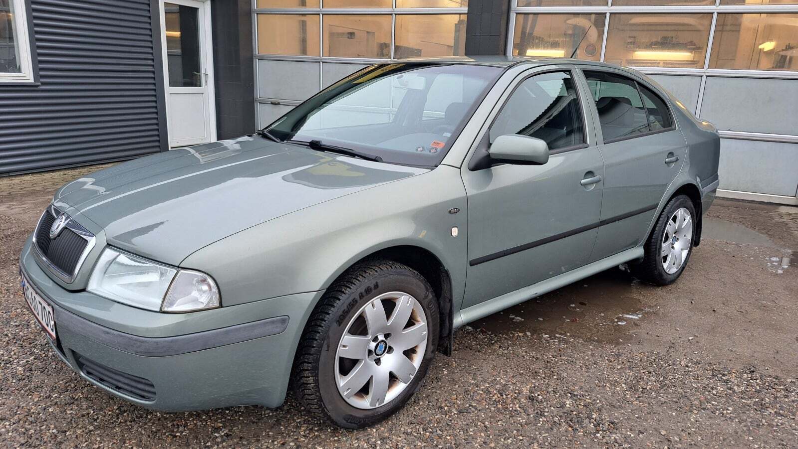 undefined Skoda Octavia fra 2002 set udefra