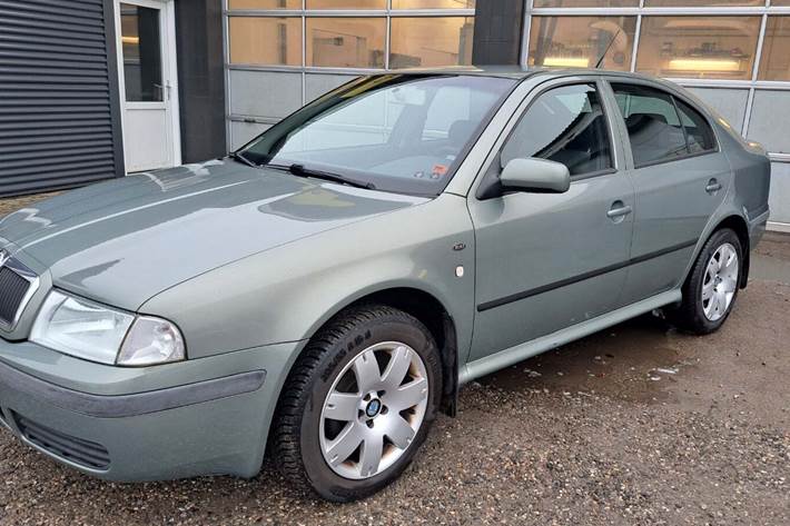 undefined Skoda Octavia fra 2002 set udefra