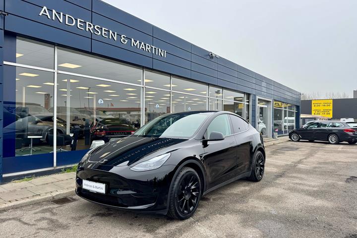 Sort Tesla Model Y fra 2022