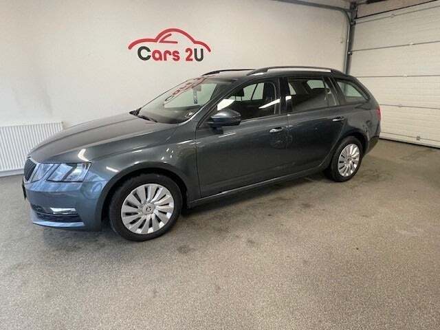 Grå Skoda Octavia fra 2018 set udefra