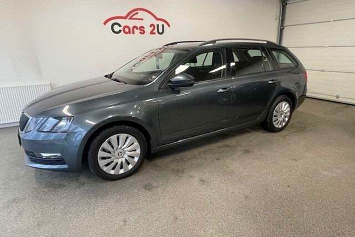 Grå Skoda Octavia fra 2018 set udefra