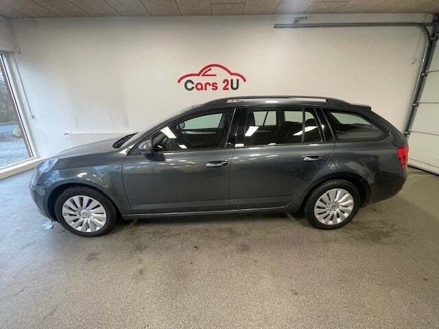 Grå Skoda Octavia fra 2018
