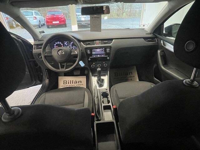 Grå Skoda Octavia fra 2018