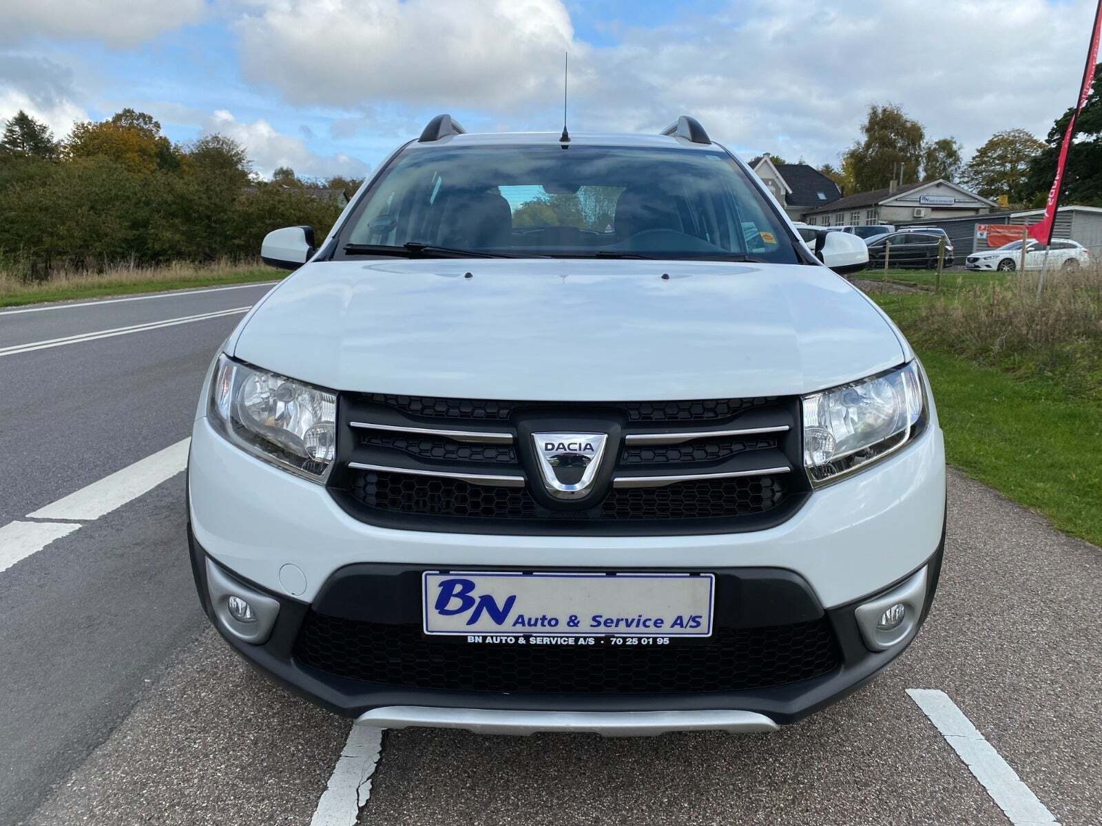 Hvid Dacia Sandero Stepway fra 2016