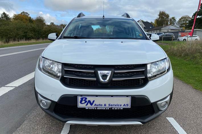 Hvid Dacia Sandero Stepway fra 2016