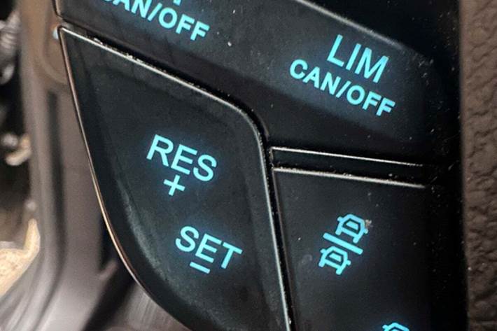 Grå Ford C-MAX fra 2018 set indefra