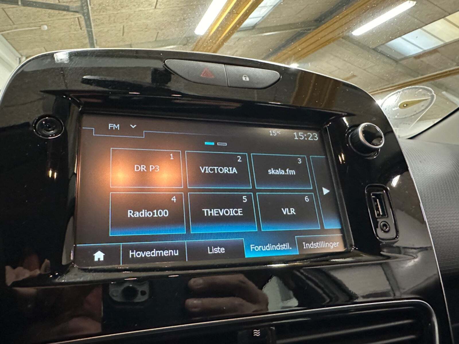 Hvid Renault Clio IV fra 2017 set indefra