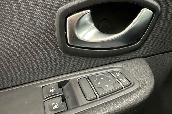 Hvid Renault Clio IV fra 2017 set indefra