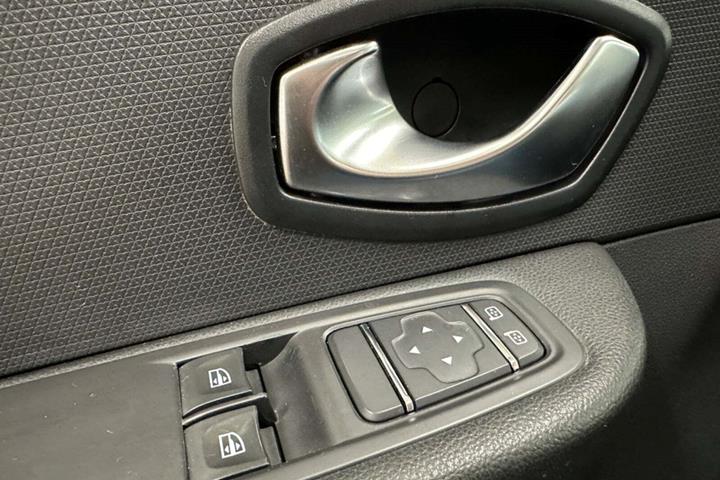 Hvid Renault Clio IV fra 2017 set indefra