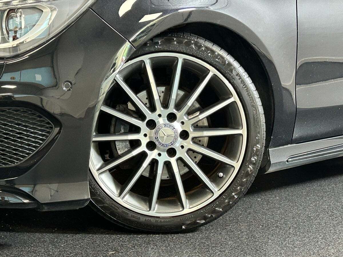 Sort Mercedes CLA200 fra 2016