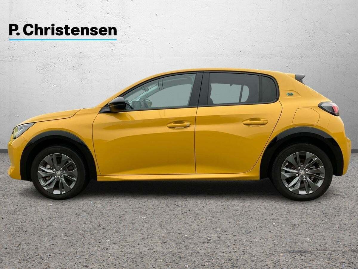 Gul Peugeot e-208 fra 2023