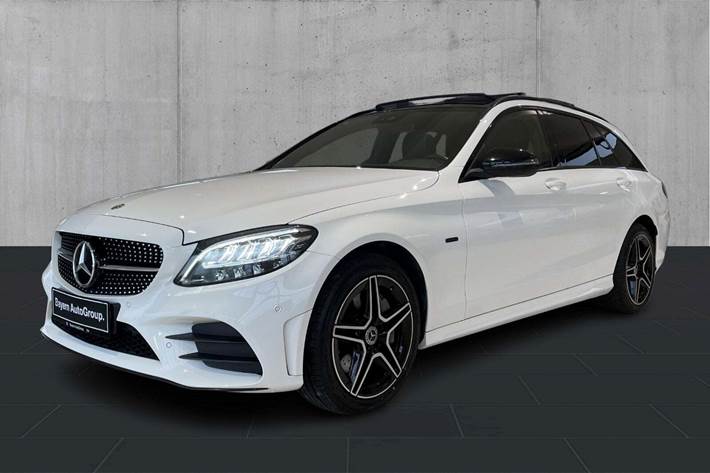 Hvid Mercedes C300 de fra 2019 set udefra