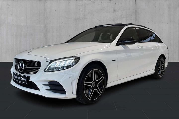 Hvid Mercedes C300 de fra 2019 set udefra