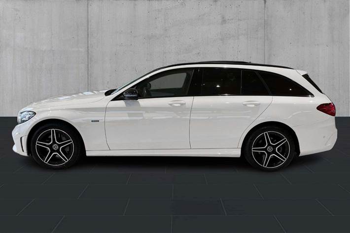 Hvid Mercedes C300 de fra 2019