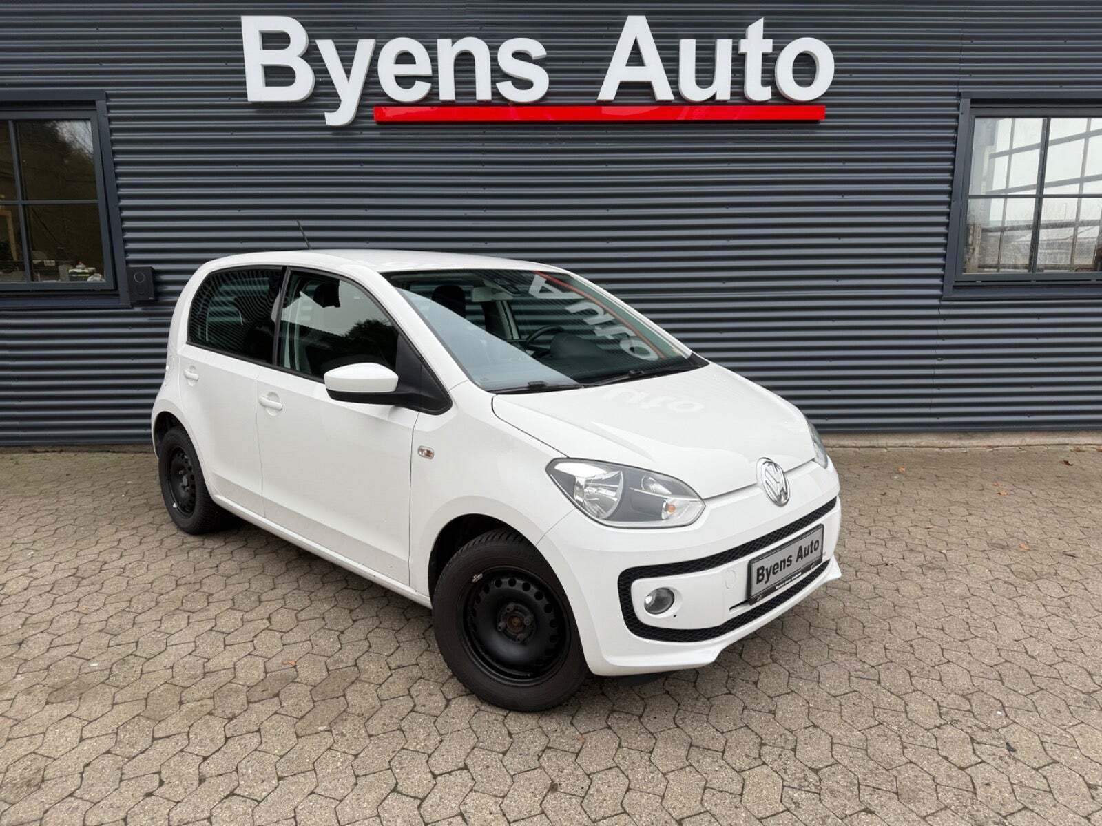 Hvid VW UP! fra 2014 set udefra