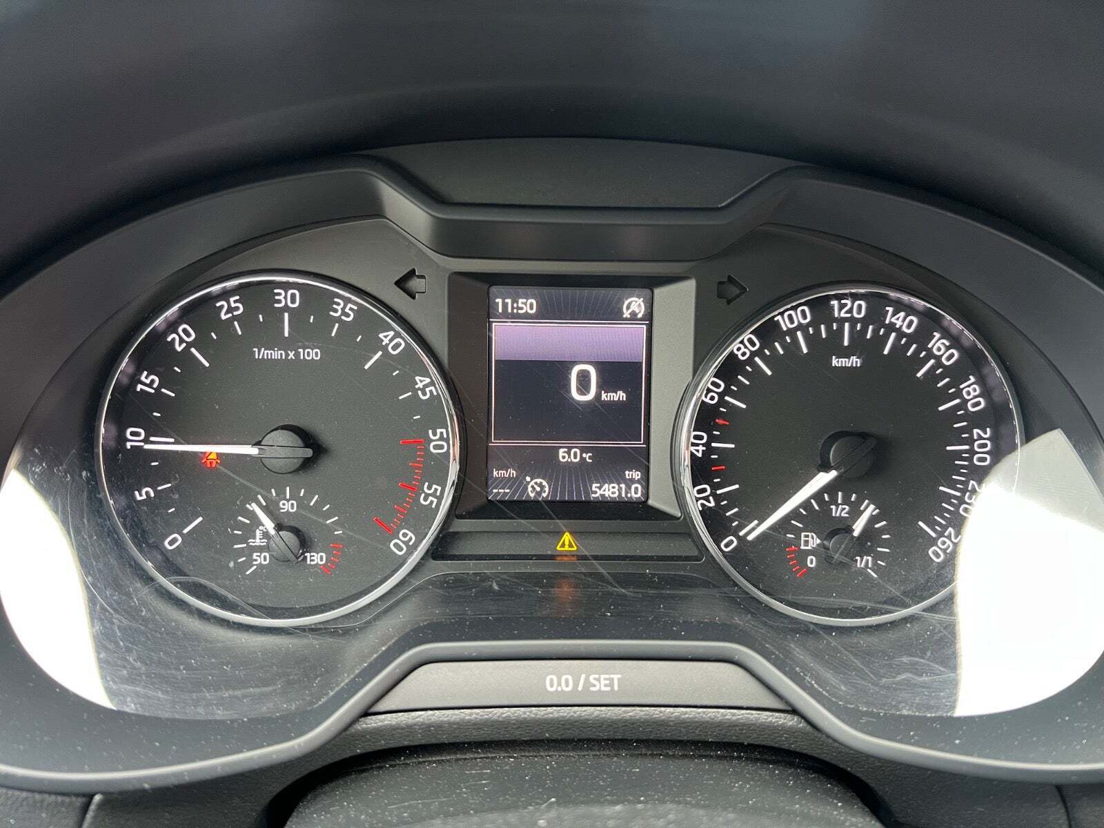 Grå Skoda Octavia fra 2016