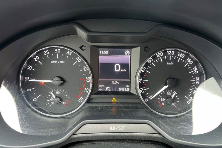 Grå Skoda Octavia fra 2016