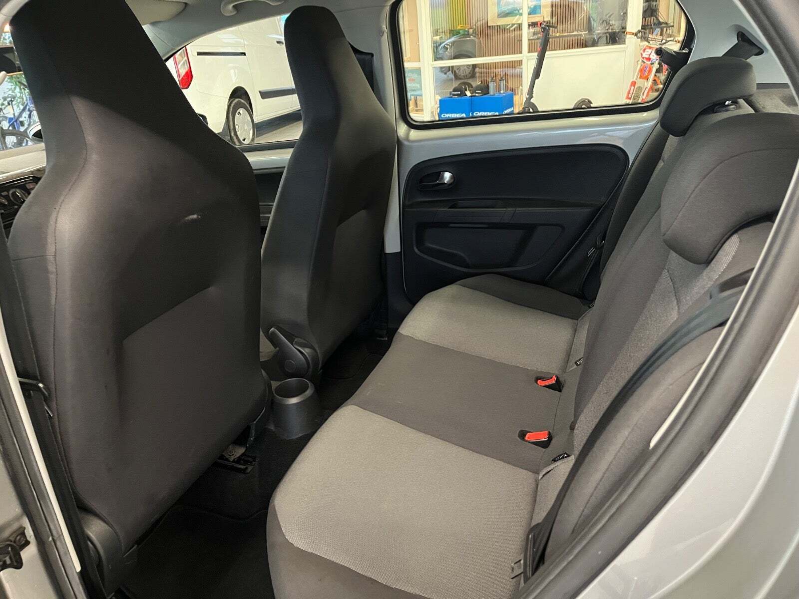 Grå VW UP! fra 2013