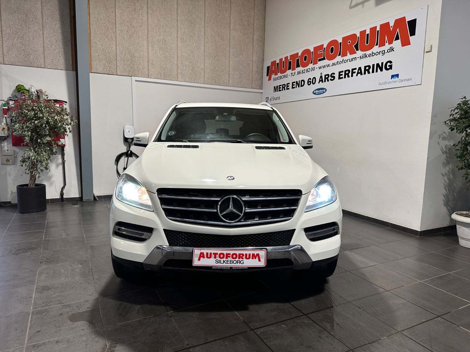Hvid Mercedes ML350 fra 2013