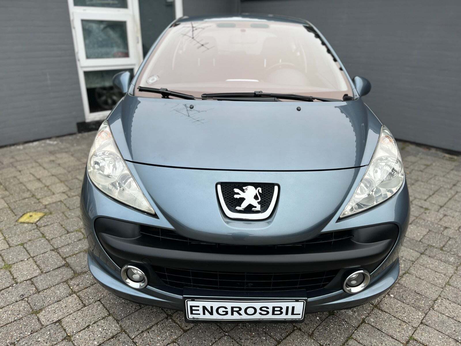 Grå Peugeot 207 fra 2007