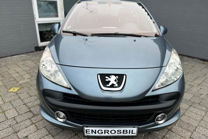 Grå Peugeot 207 fra 2007