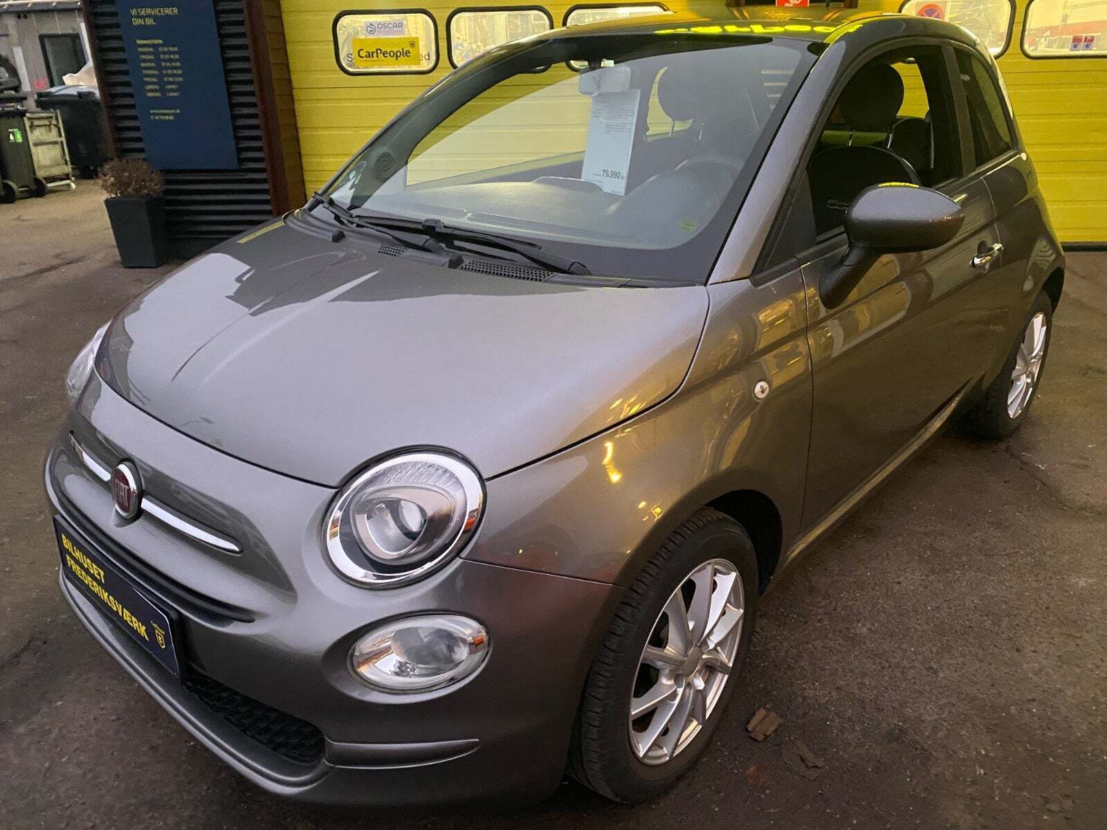 Grå Fiat 500 fra 2017