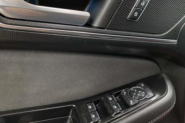 Grå Ford Galaxy fra 2016