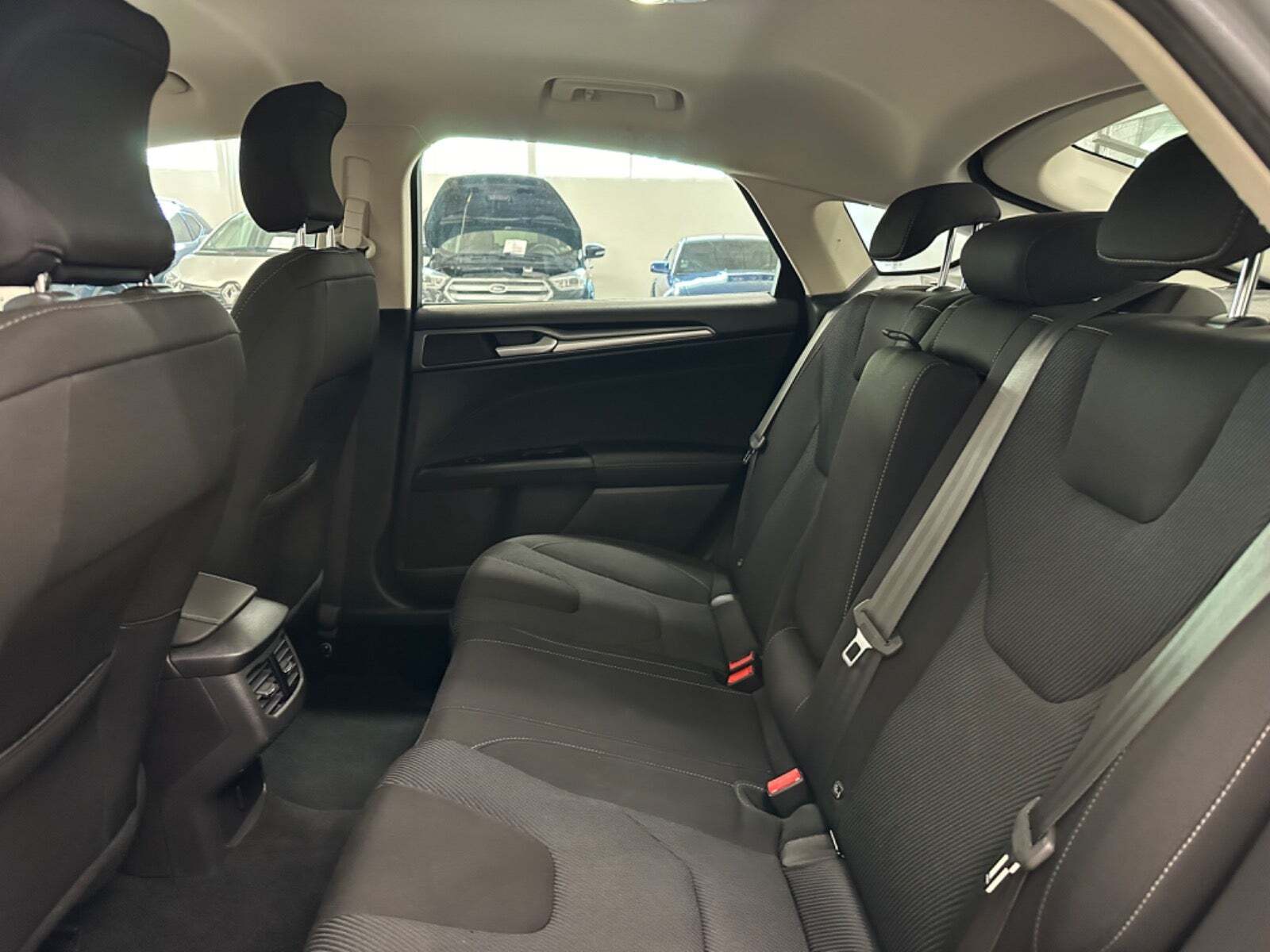 Sølv Ford Mondeo fra 2016