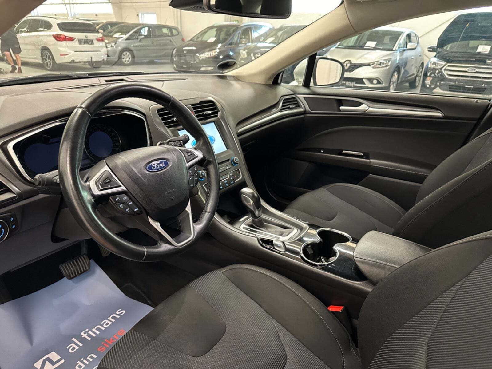 Sølv Ford Mondeo fra 2016