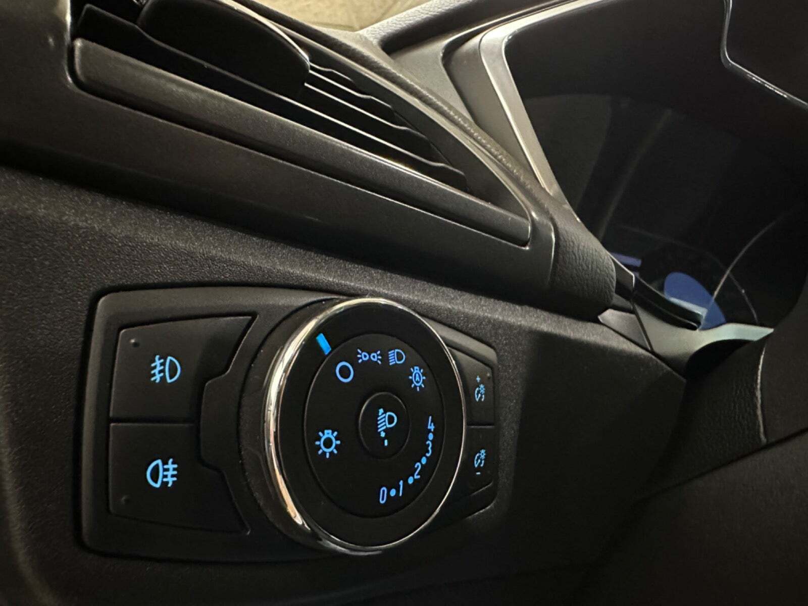 Sølv Ford Mondeo fra 2016