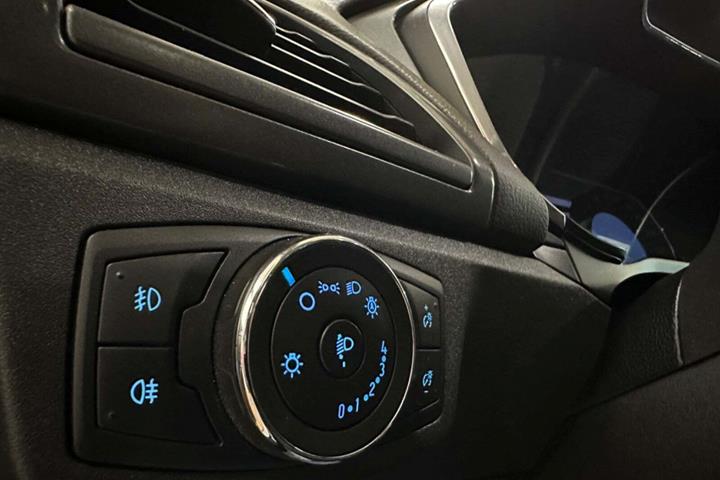 Sølv Ford Mondeo fra 2016