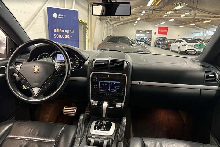 Sølv Porsche Cayenne Turbo fra 2003
