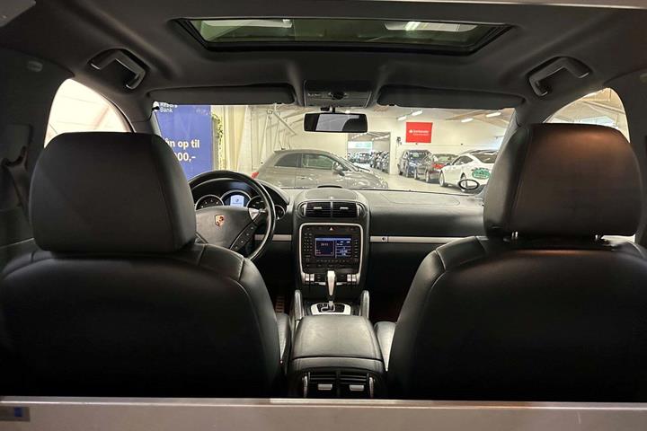 Sølv Porsche Cayenne Turbo fra 2003