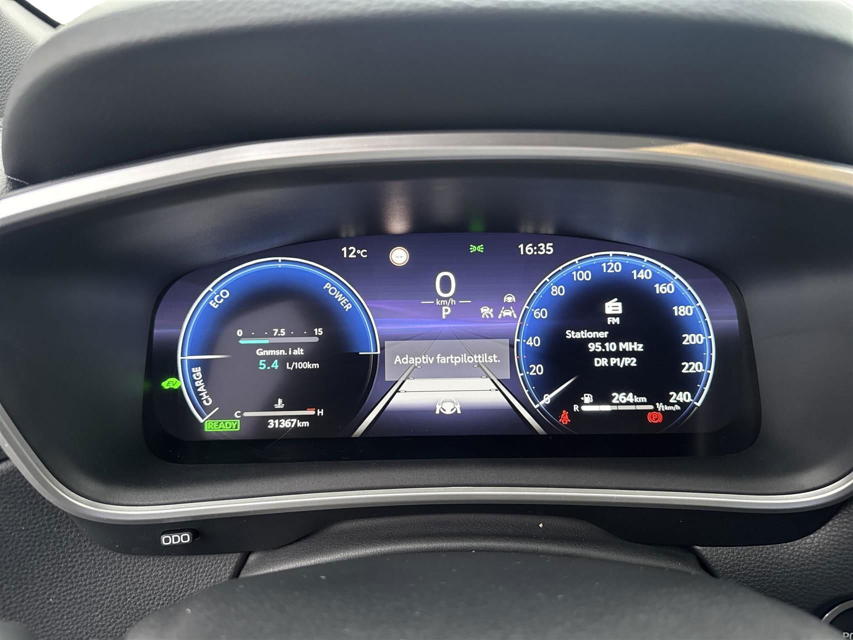 Grå Toyota Corolla Cross fra 2023