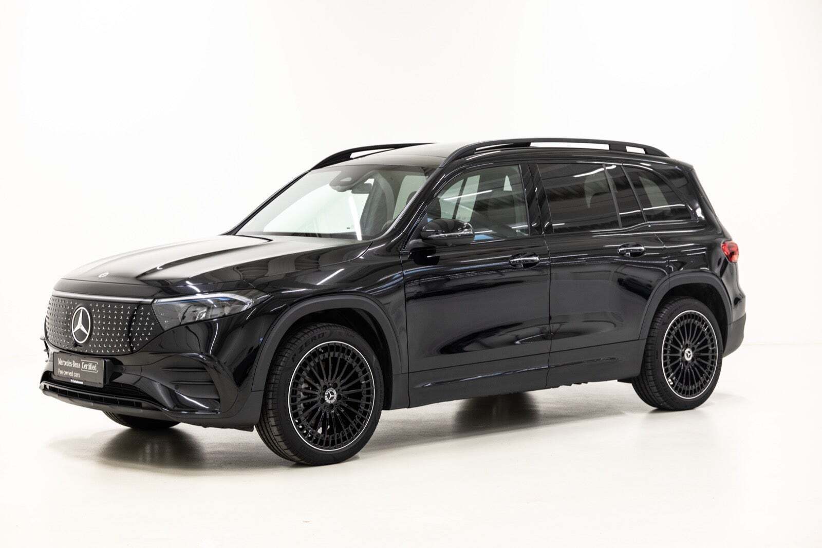 Sort Mercedes EQB350 fra 2024