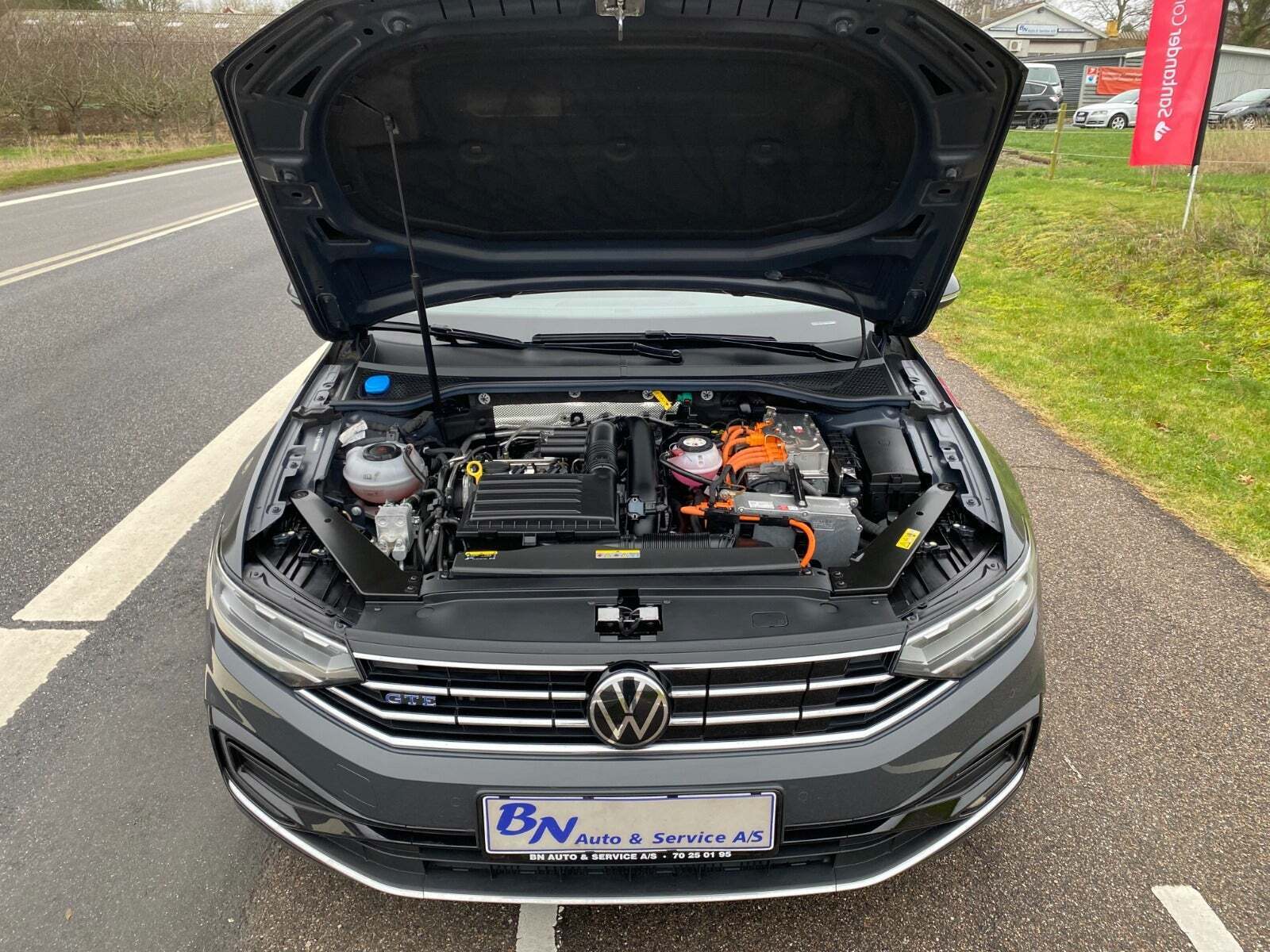 Grå VW Passat fra 2021