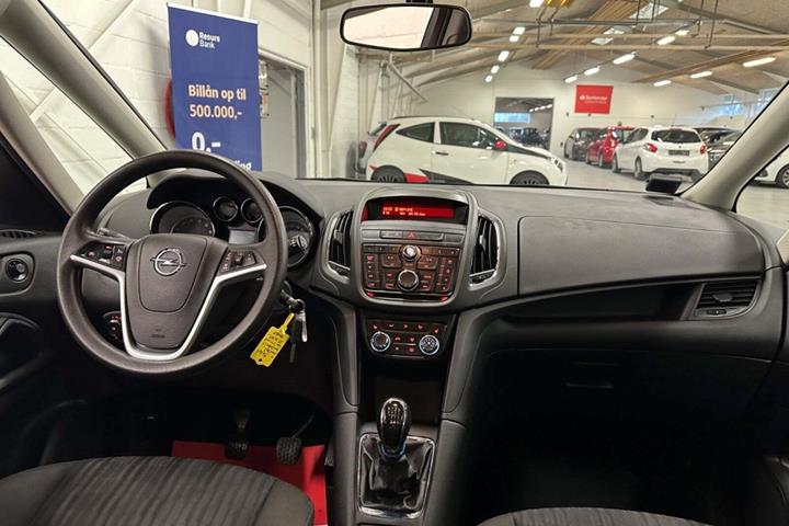 Grå Opel Zafira Tourer fra 2015
