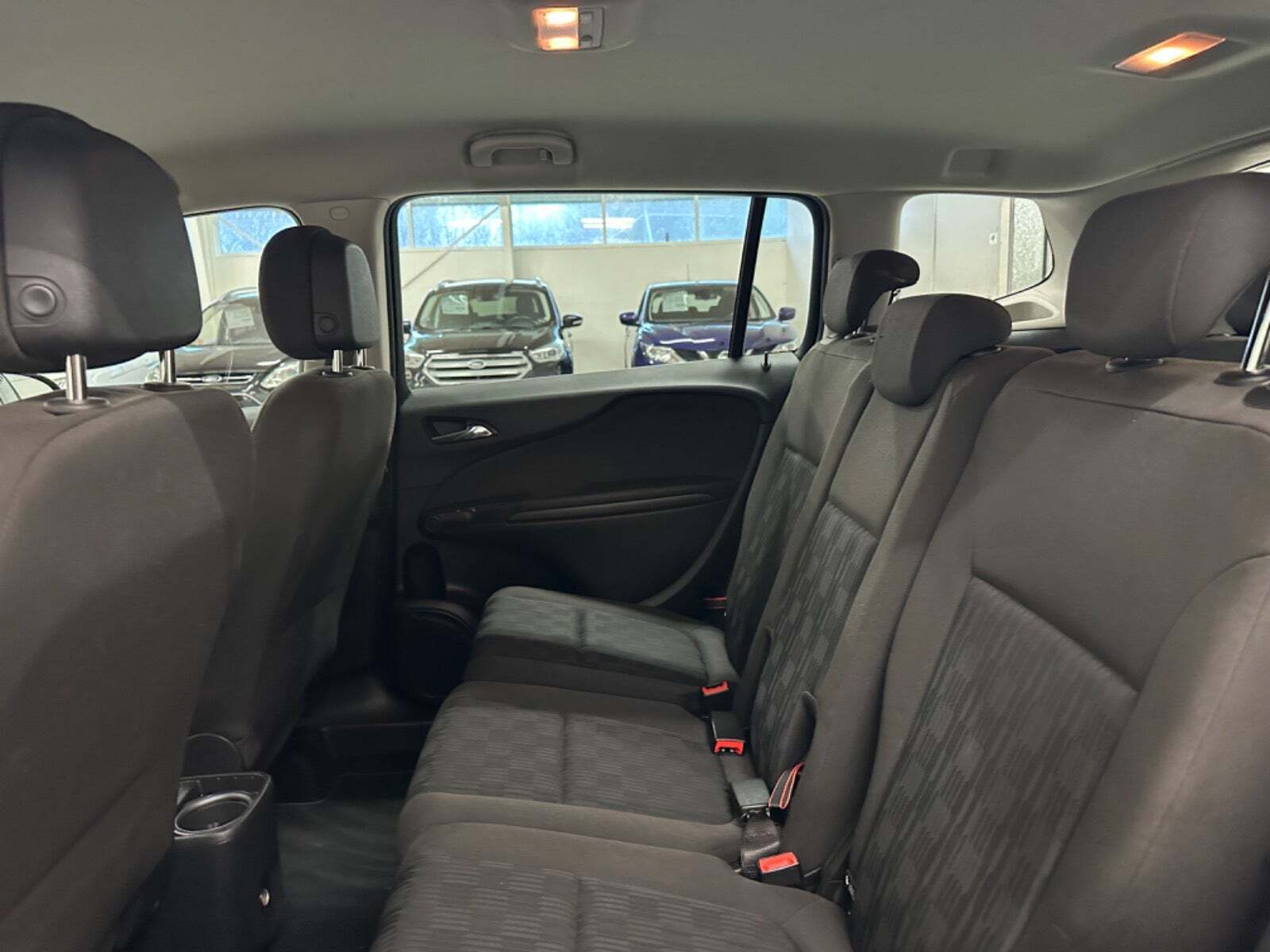 Grå Opel Zafira Tourer fra 2015
