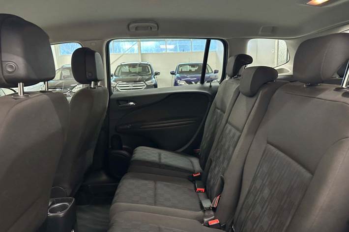 Grå Opel Zafira Tourer fra 2015
