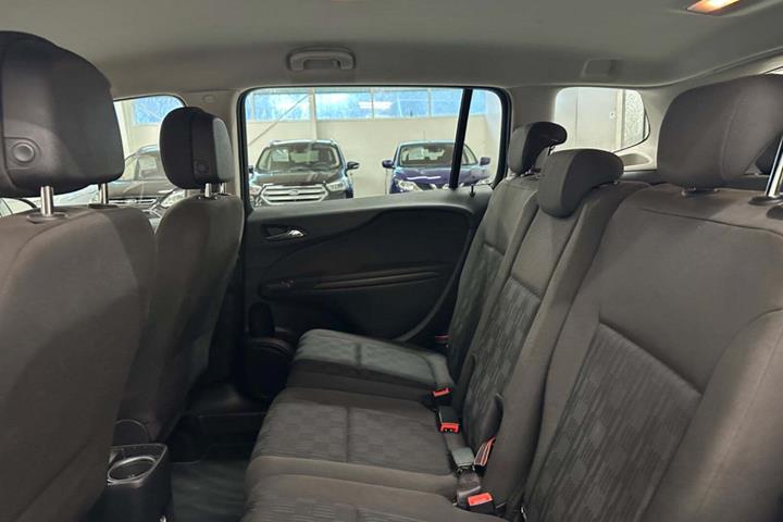 Grå Opel Zafira Tourer fra 2015