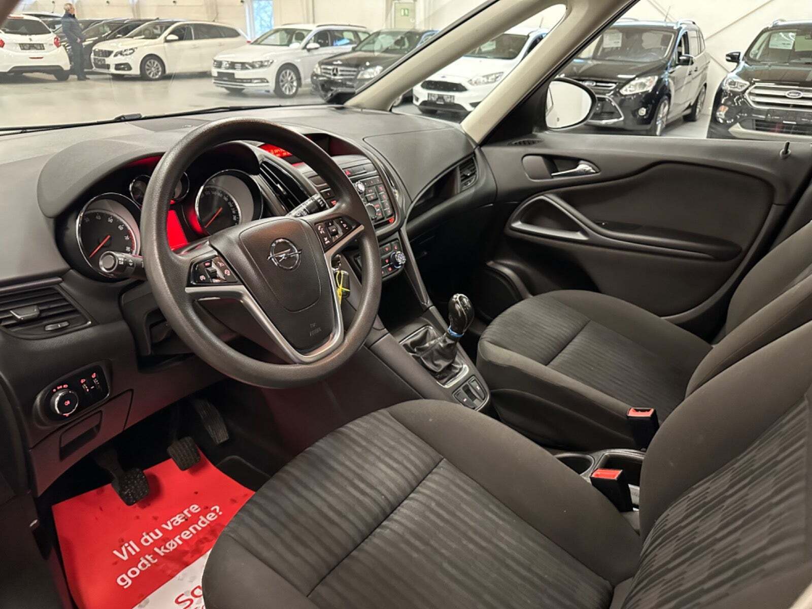 Grå Opel Zafira Tourer fra 2015