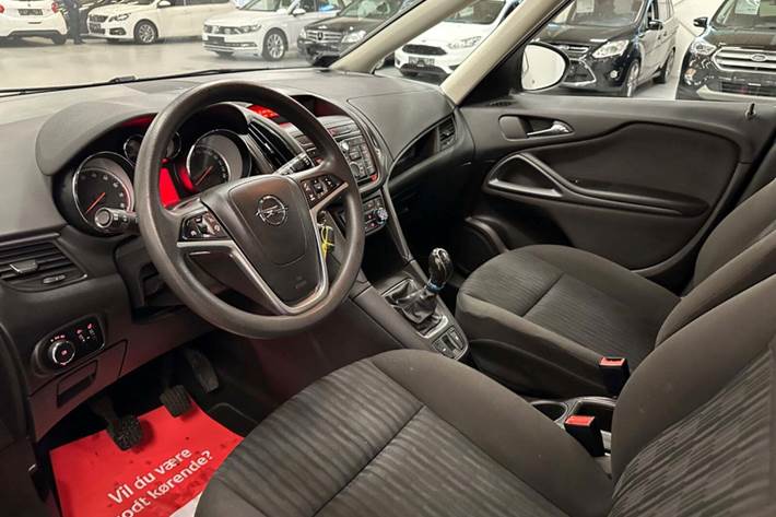 Grå Opel Zafira Tourer fra 2015
