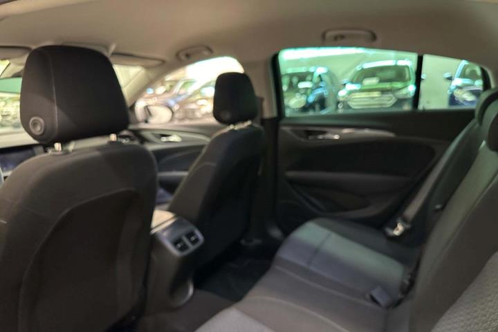Sølv Opel Insignia fra 2020