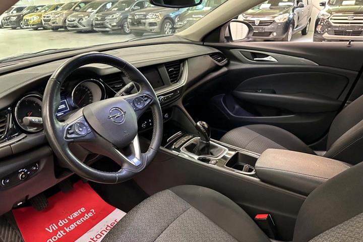 Sølv Opel Insignia fra 2020