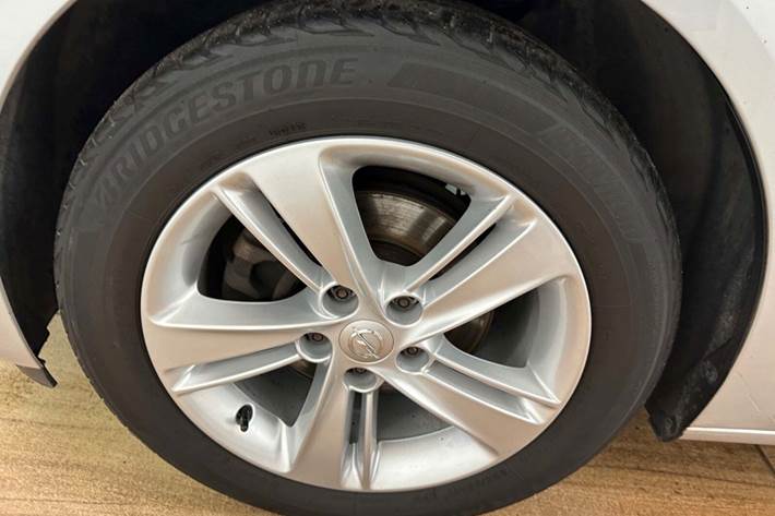 Sølv Opel Insignia fra 2020