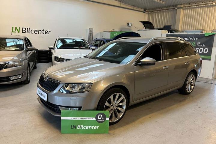 Beige Skoda Octavia fra 2015
