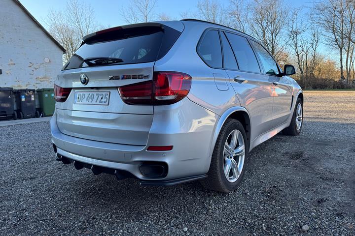 Sølv BMW X5 fra 2017