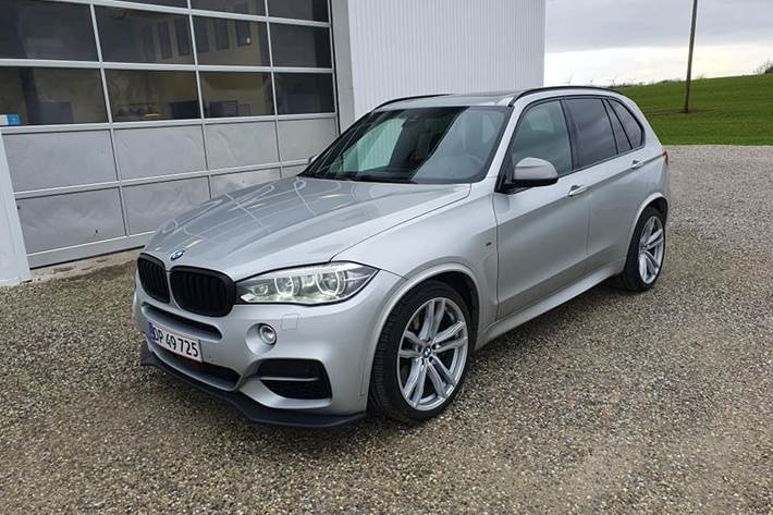 Sølv BMW X5 fra 2017